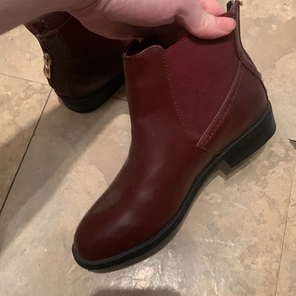 Gorgeous Burgundy Faux Leather Zip Up Heels from Wanted SZ 6.5 - Picture 4 of 9